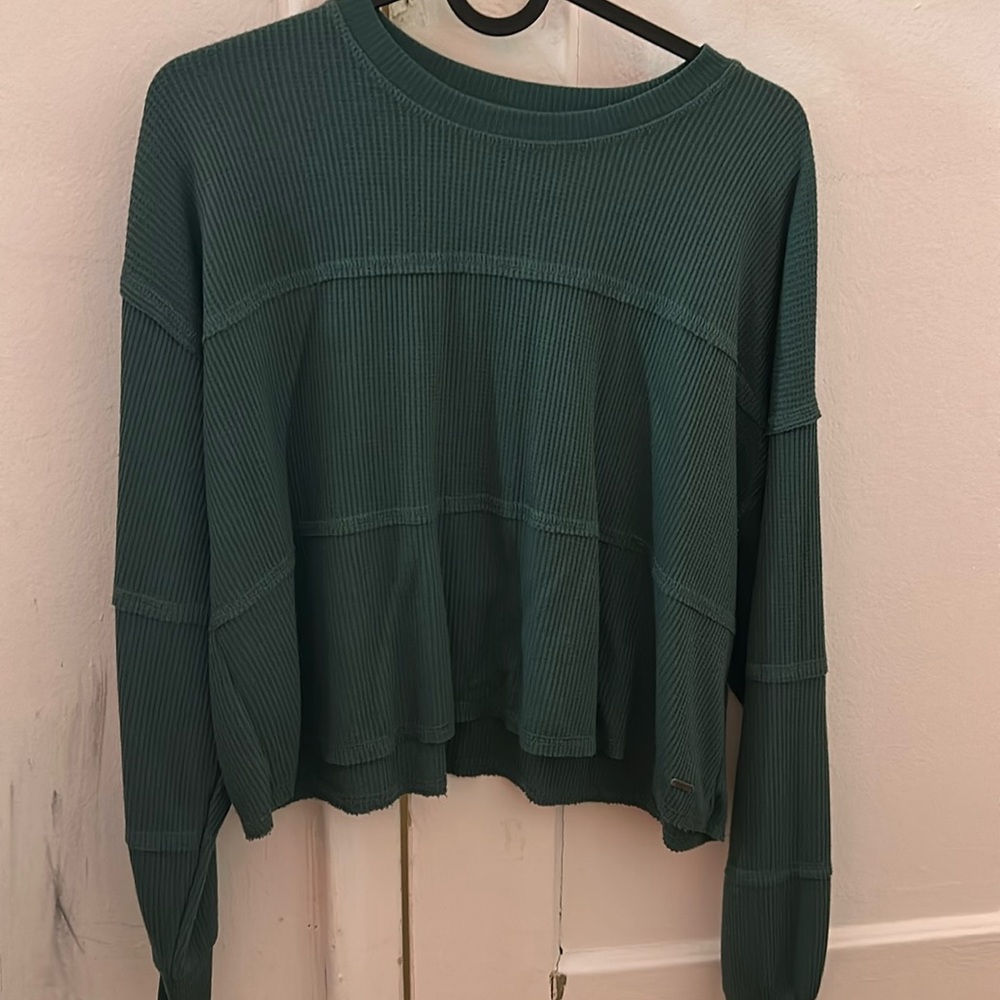 green cropped long sleeve